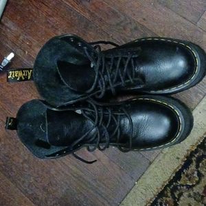 Dr. Martins size 5 black